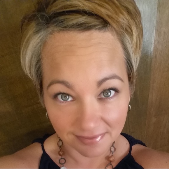 Meet your Posher, Melissa - Picture 1 of 1